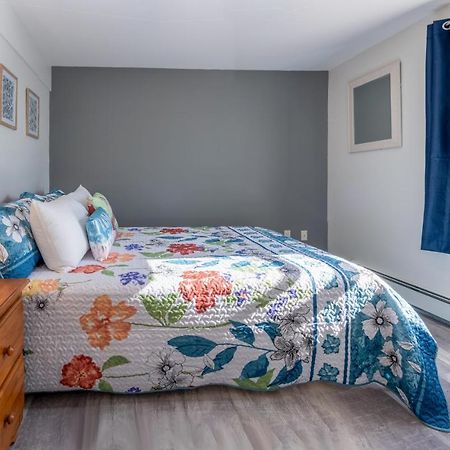 בר הרבור Main Street Downtown Apartments מראה חיצוני תמונה