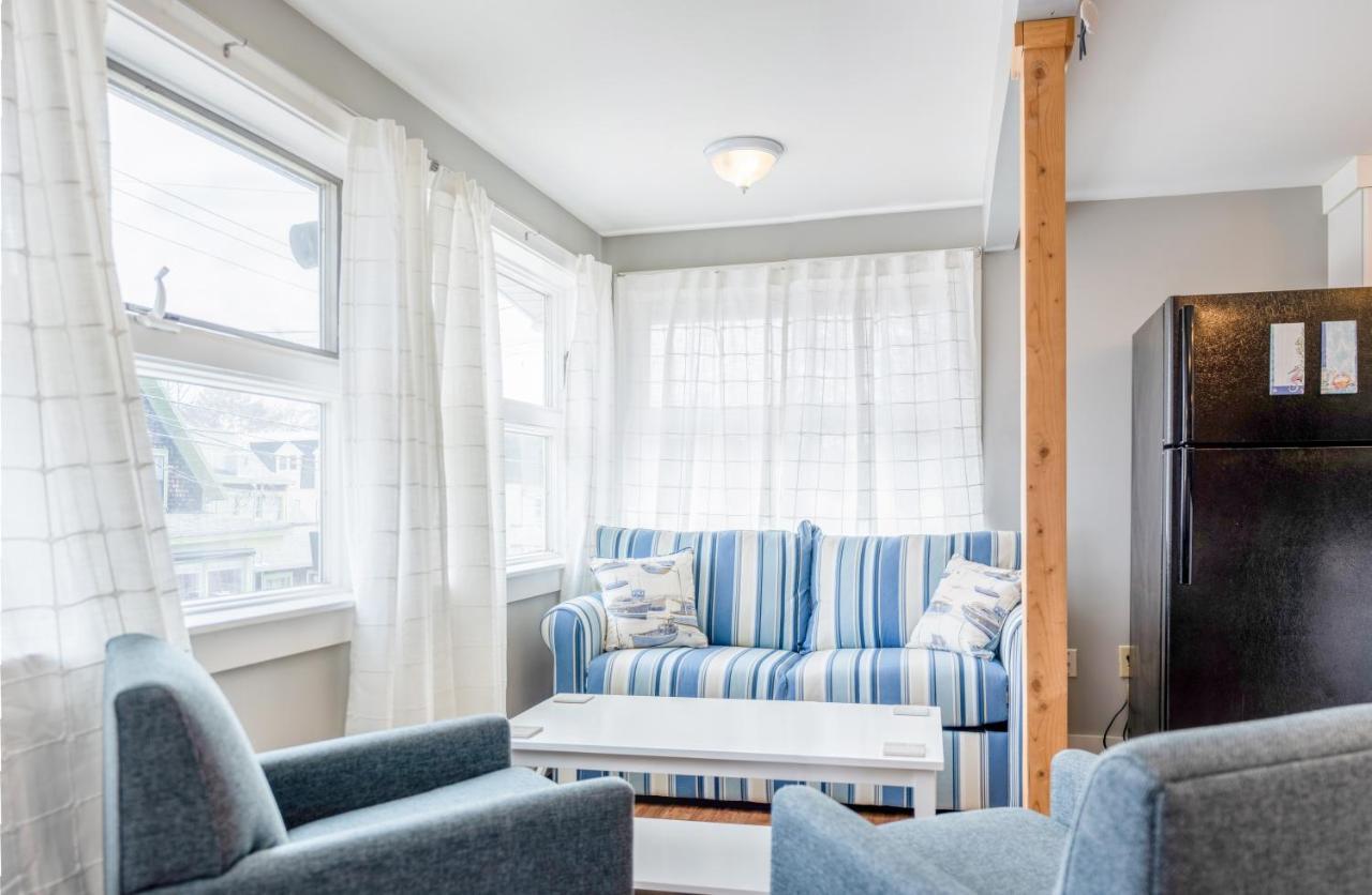 בר הרבור Main Street Downtown Apartments מראה חיצוני תמונה