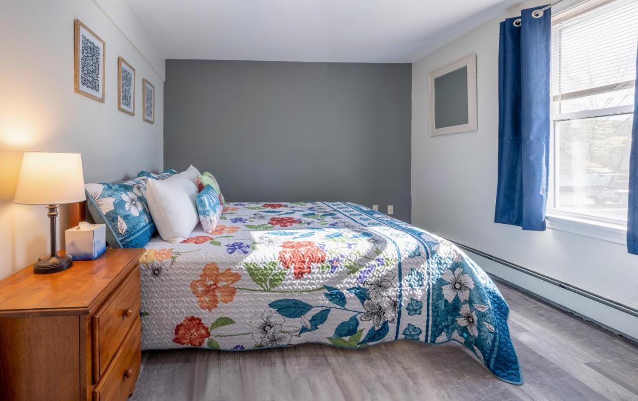 בר הרבור Main Street Downtown Apartments מראה חיצוני תמונה