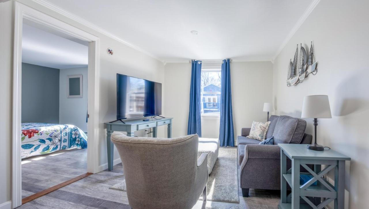 בר הרבור Main Street Downtown Apartments מראה חיצוני תמונה